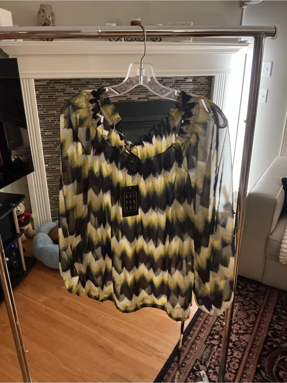 Due Per Due Yellow Chevron Ruffle V-Neck Blouse - Picture 5 of 5